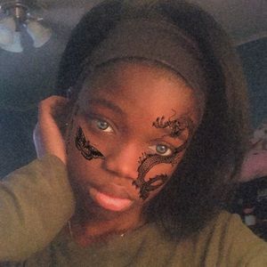 Meet your Posher, Daeshanea